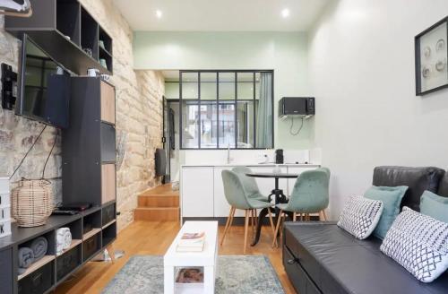 VERY CHARMING AND COSY FLAT, center of Paris - Tap to explore photos