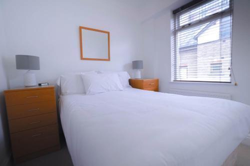 Marylebone Serviced Apartments by Globe - Tap to explore photos