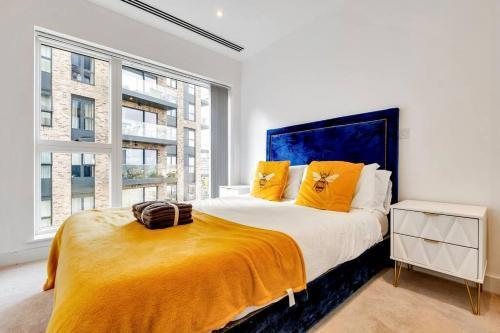 City View 2BR with Gym & Gardens - Tap to explore photos