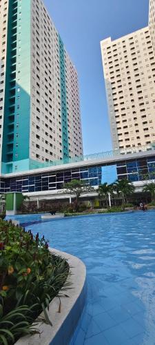 Apartement Green Pramuka Square 2br DeluxeRoom