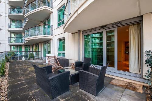 Central 2 bed with Large Terrace