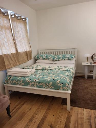 Homely Space in Havering, Essex - Tap to explore photos