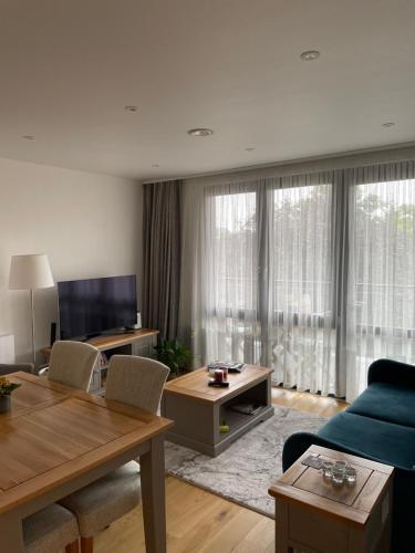 Luxury one bedroom flat in Harrow - Tap to explore photos