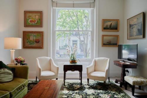 LOVELY CHELSEA APARTMENT in QUIET NEIGHBOURHOOD - Tap to explore photos