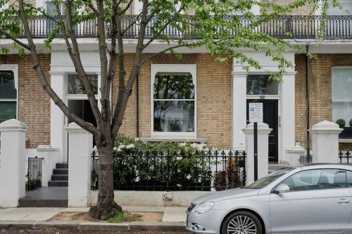 LOVELY CHELSEA APARTMENT in QUIET NEIGHBOURHOOD - Tap to explore photos