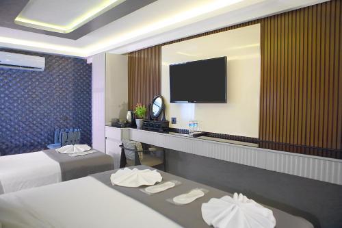 the Amara Hotel - Tap to explore photos