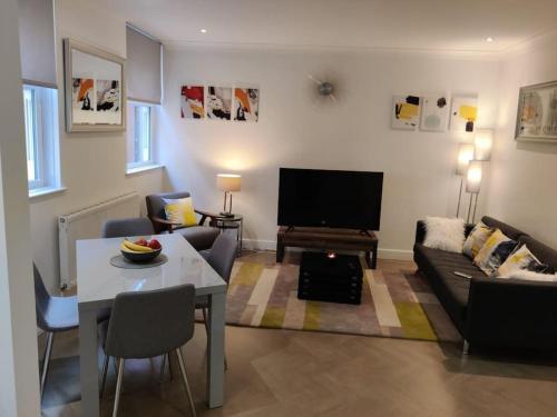 Beautiful, spacious and central apartment near Covent Garden - Tap to explore photos