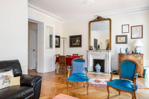 YOUR HOME FROM HOME near EIFFEL TOWER-INVALIDES - Tap to explore photos