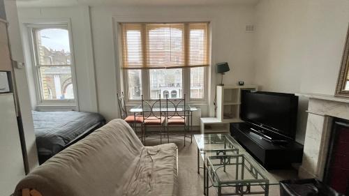 Studio in heart of Maida Vale - Tap to explore photos