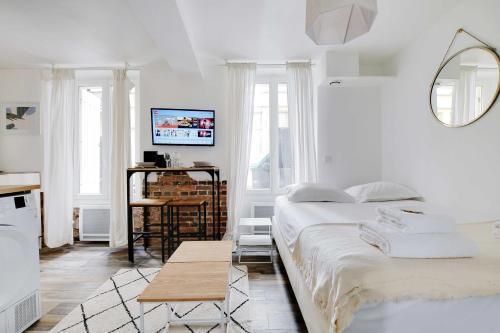 Charming studio - 2P - Center of Paris - Tap to explore photos