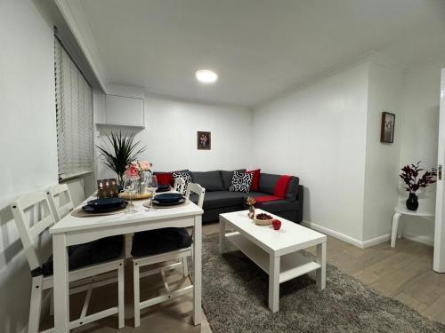 Stylish Entire Apartment with Private Garden in Camden, Central London - Tap to explore photos