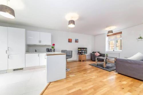Lovely 2 BR with Patio Waterloo LM1 - Tap to explore photos