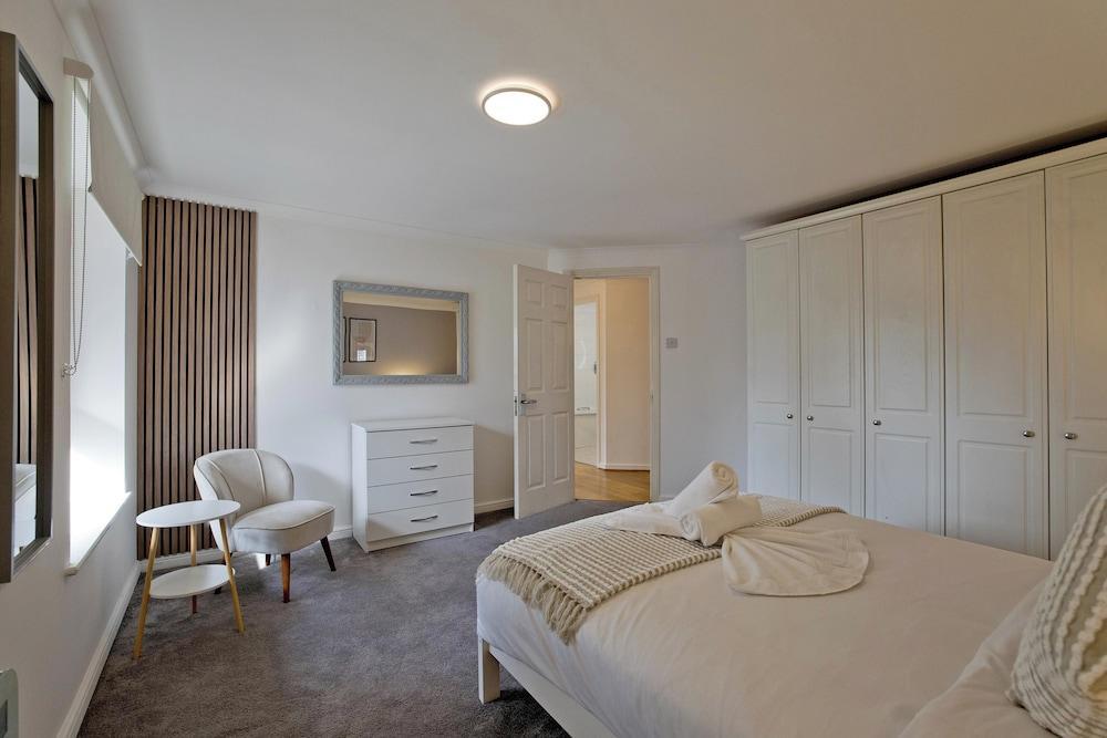 Imperial Meridian Place Apartment - Tap to explore photos