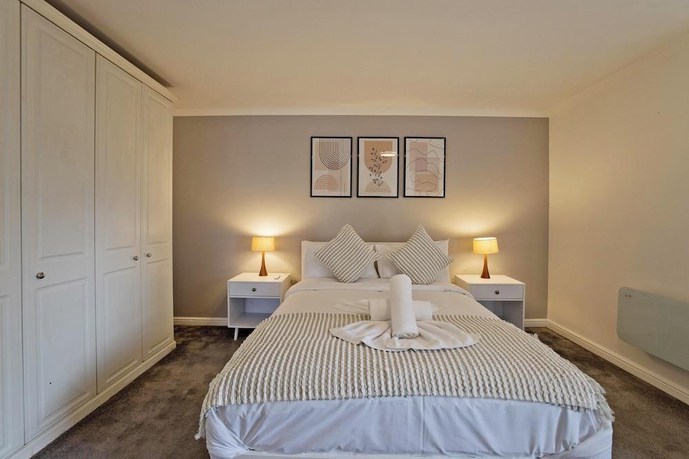Imperial Meridian Place Apartment Room Type - Apartment, Balcony, Canal View Imperial Meridian Place Apartment Room Type - Apartment, Balcony, Canal View