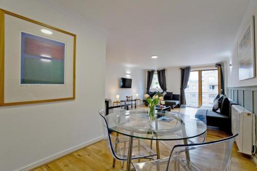 Imperial Meridian Place Apartment - Tap to explore photos