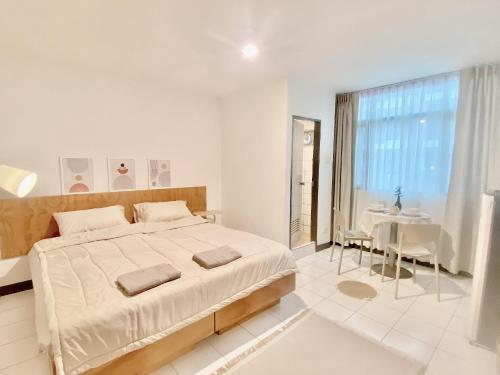 Jo hometel - Tap to explore photos