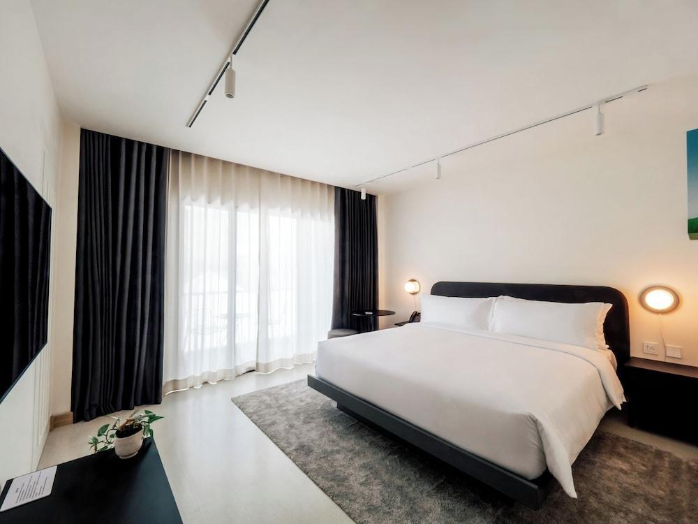 The StandardX Bangkok Phra Arthit Room Type - Standard Room, 1 King Bed
