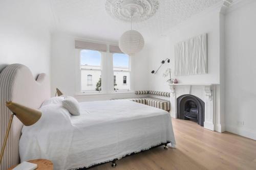 Luxury Designer Redfern House - Tap to explore photos