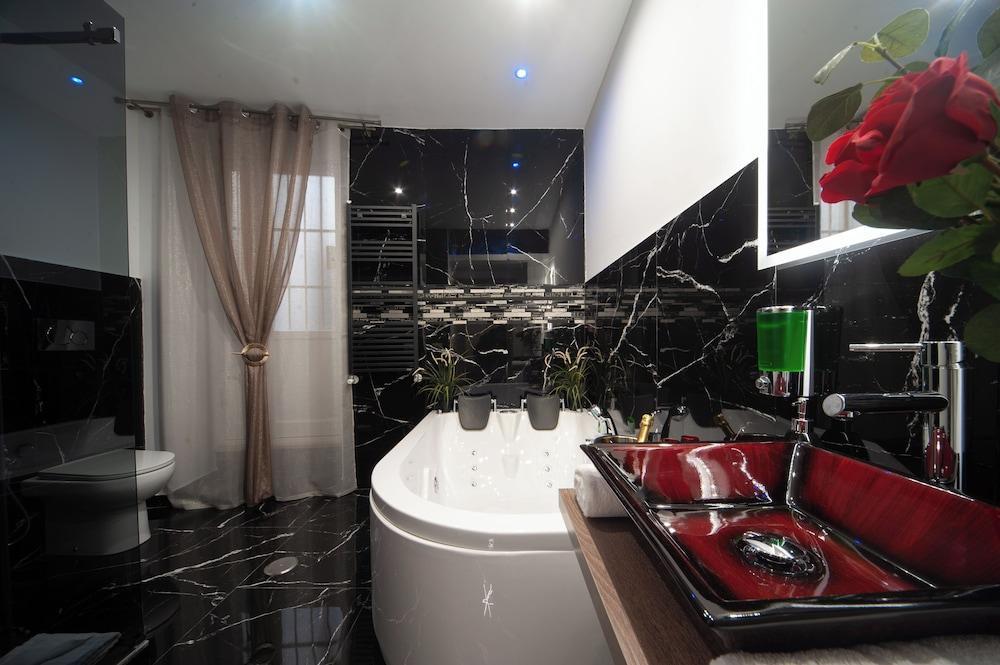 Farnese Jacuzzi Apartment Room Type - Comfort Apartment