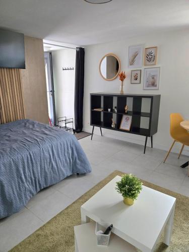 Grand studio cosy proche Paris - Tap to explore photos