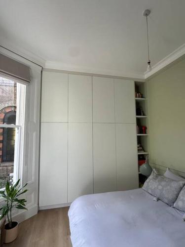 Notting Hill Designer 1-bed flat - Tap to explore photos