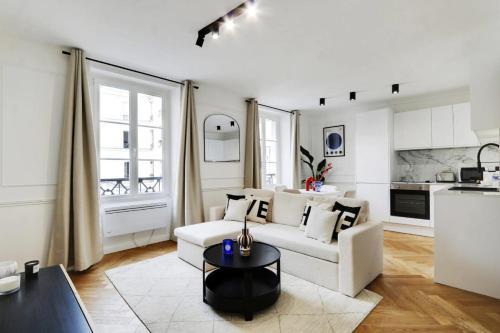 MARAIS - RIVOLI - Beautiful Flat 4P - Tap to explore photos
