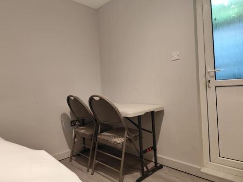 Studio Conveniently Close To Tube Station - Tap to explore photos