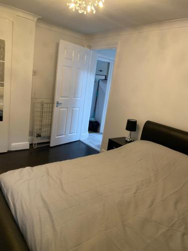 1 bedroom ground floor flat with garden