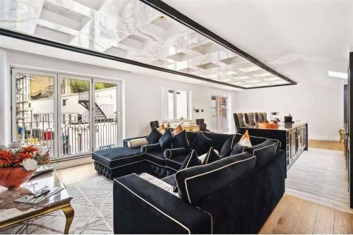 Designer Luxury Mews House in Knightsbridge Minutes from Harrods - Tap to explore photos