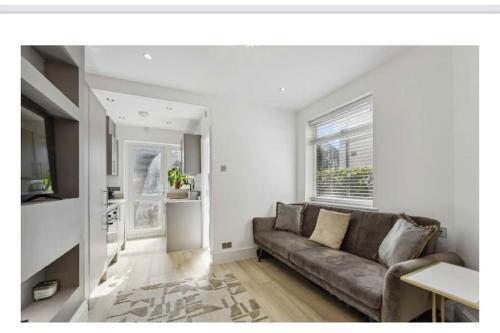 Cosy -2 bed apartment - Tap to explore photos