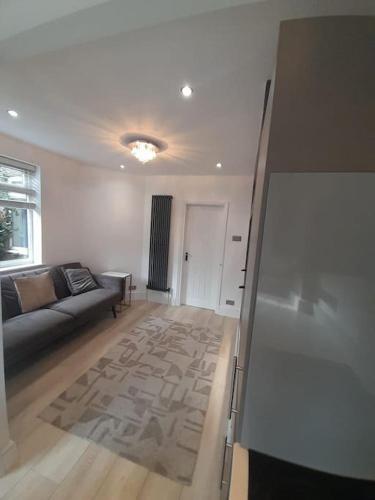 Cosy -2 bed apartment - Tap to explore photos