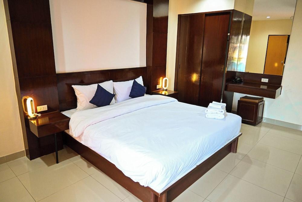 Royal Star Suites Pattaya Room Type - Superior Room, 1 King Bed, Balcony