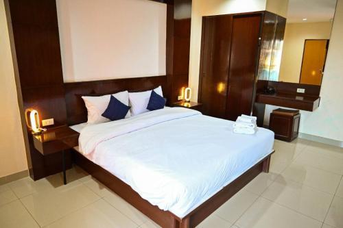 Royal Star Suites pattaya - Tap to explore photos