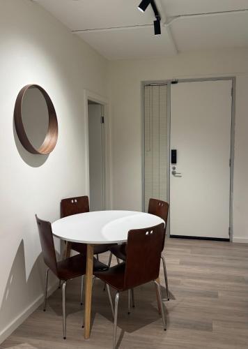 Modern Apartment in Prahran - Tap to explore photos