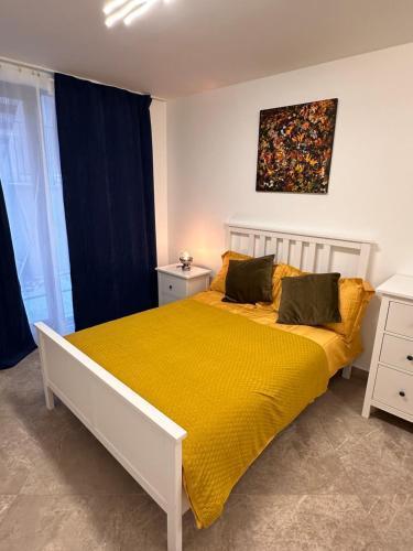 Aya's Snaresbrook Apartment