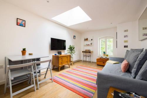 Wild Roses Serviced Apartments - City Airport - Tap to explore photos