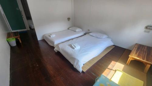 RYB Hostel Phuket Room Type - Quadruple Room with Shared Bathroom