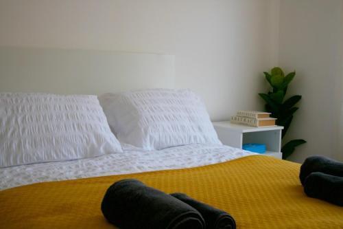 Stylish Cosy 1 Bedroom Flat - Tap to explore photos