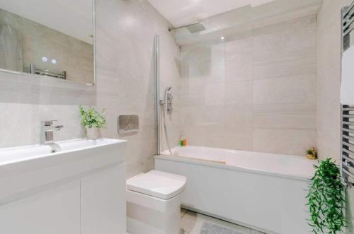 New Modern Studio in Bricklane - Tap to explore photos