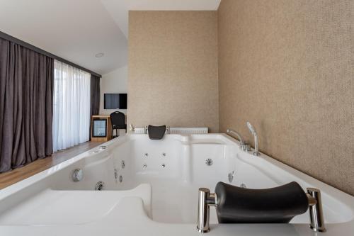 Atm Suit Otel Room Type - Double Room with Spa Bath