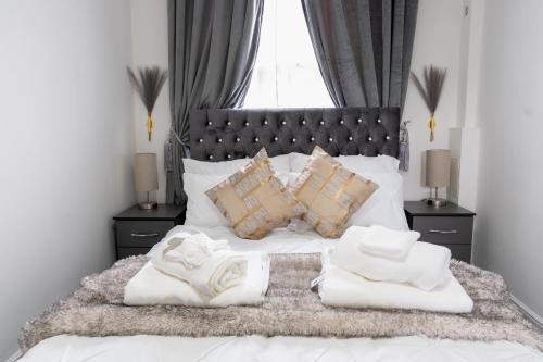 HighEnd Luxury Design Apartment - Tap to explore photos