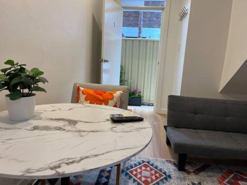 Convenient studio - Surry Hills - Tap to explore photos