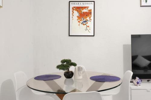 Modern Highbury Apartment - Tap to explore photos