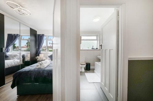 Exclusive 3 bed House in Welling, London - Tap to explore photos