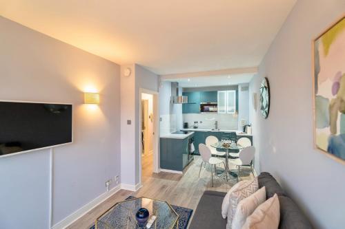 Contemporary Central Flat - Minutes to Oxford Street - Tap to explore photos