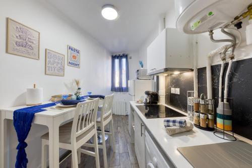 Appartement chic proche gare de Clamart + Netflix - Tap to explore photos