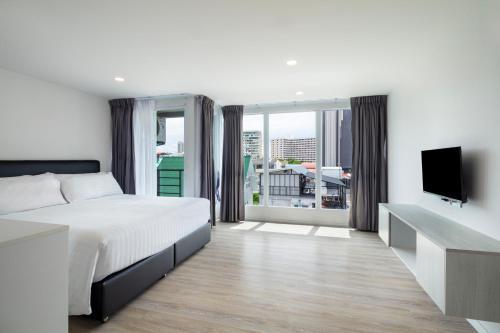 The Rizin Hotel Phratamnak Room Type - Deluxe King Room