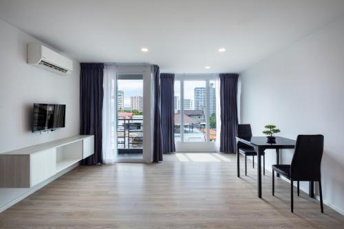 The Rizin Hotel Phratamnak Room Type - One-Bedroom Suite