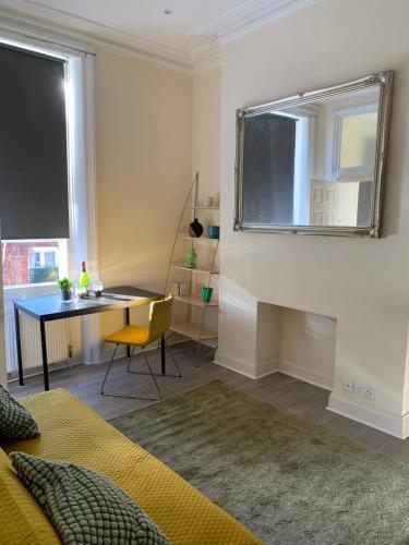 One bedroom newly refurbished flat - Tap to explore photos