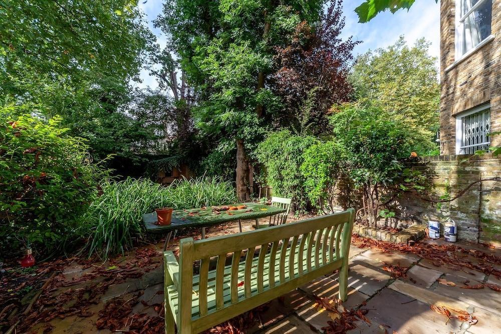 Garden Haven in Maida Vale - Tap to explore photos